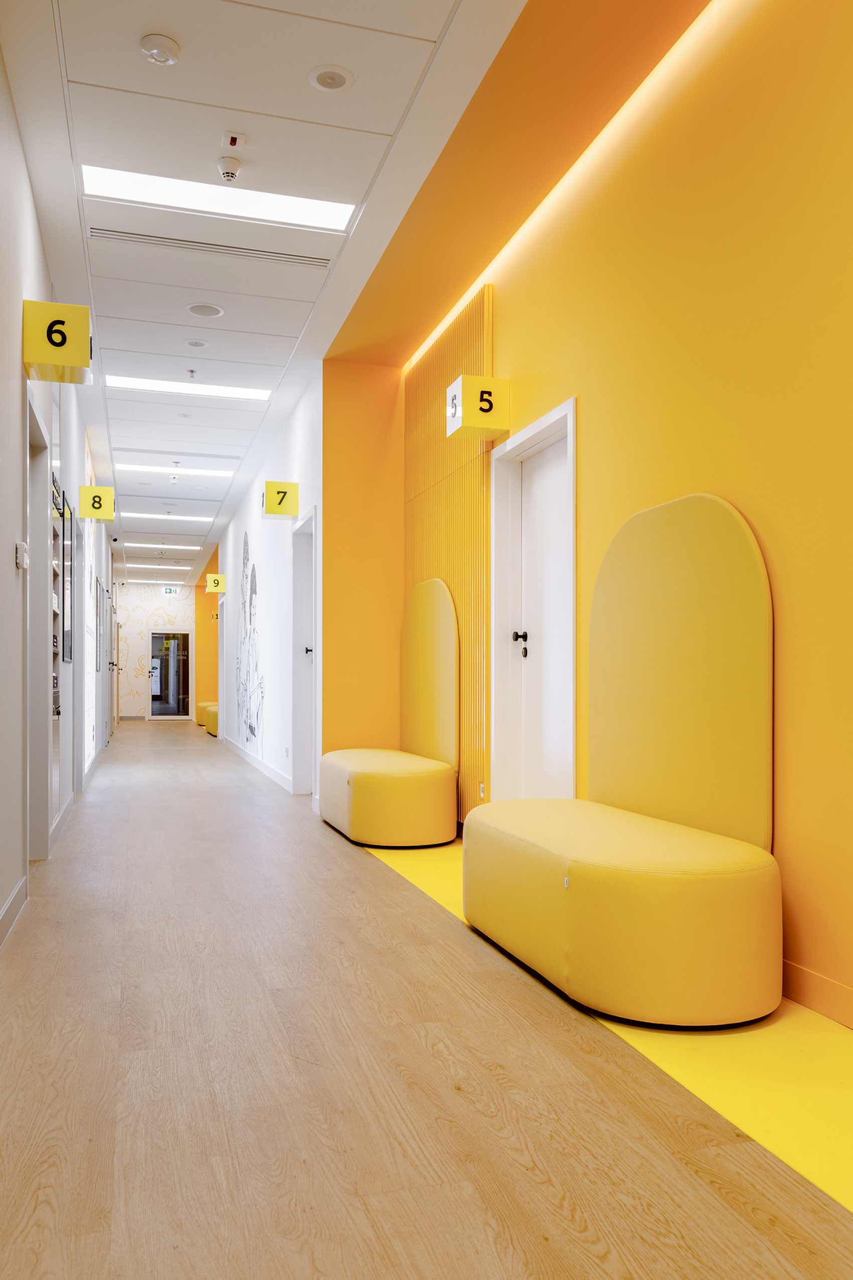 Yellow Profim Revo in hallway at Enelmed Arkadia | Photo : Adam Grzesik
