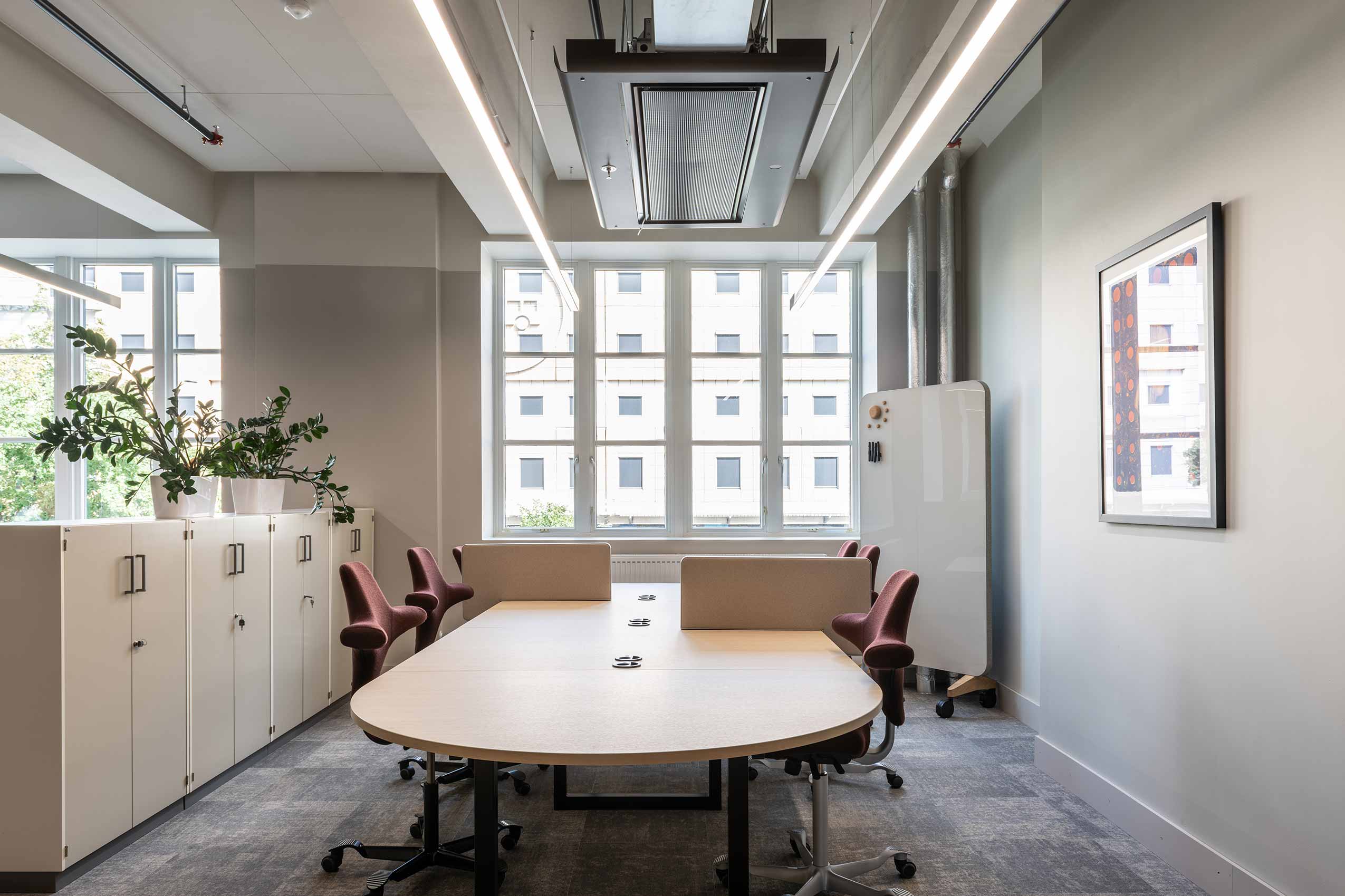 HÅG Capisco chairs in meeting room at Nortura Office | Photo : Niklas Hart